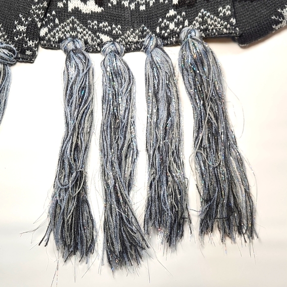 NWT Muk Luks 67" tassel Scarf, Dark Grey Heather OSFM Designed in Milwau… - Picture 5 of 13